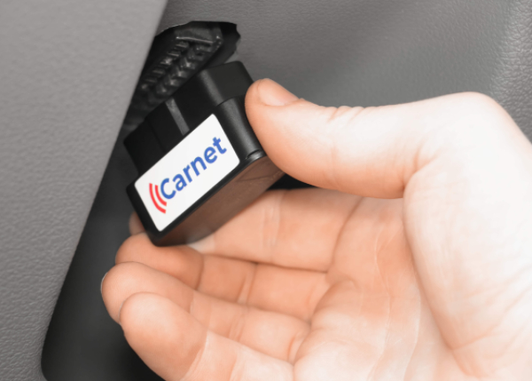 Carnet OBD - Plug device into car